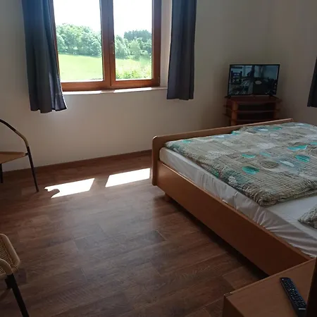 U Becova Nad Teplou Apartment